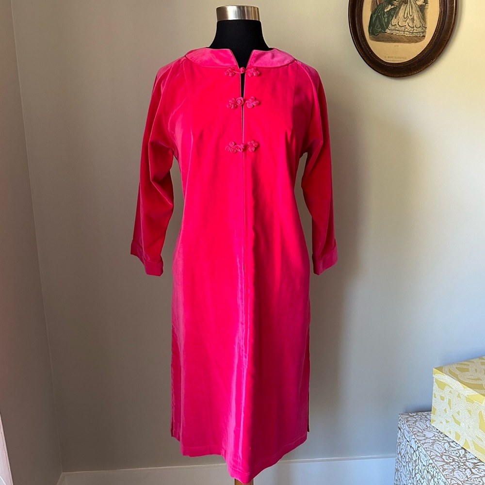 Vintage 1950s bright pink velvet housecoat